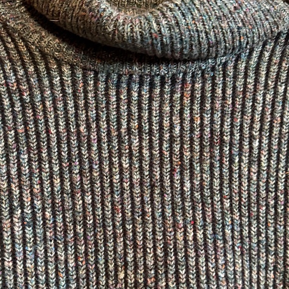 Leo & Nicole Green Multicolor Turtleneck Sweater - Picture 4 of 10